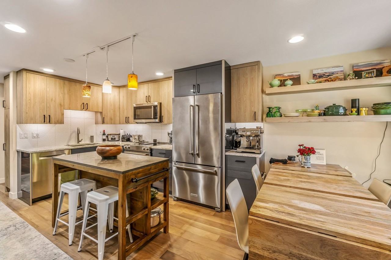 2613 E Madison St - Photo 5 of 22