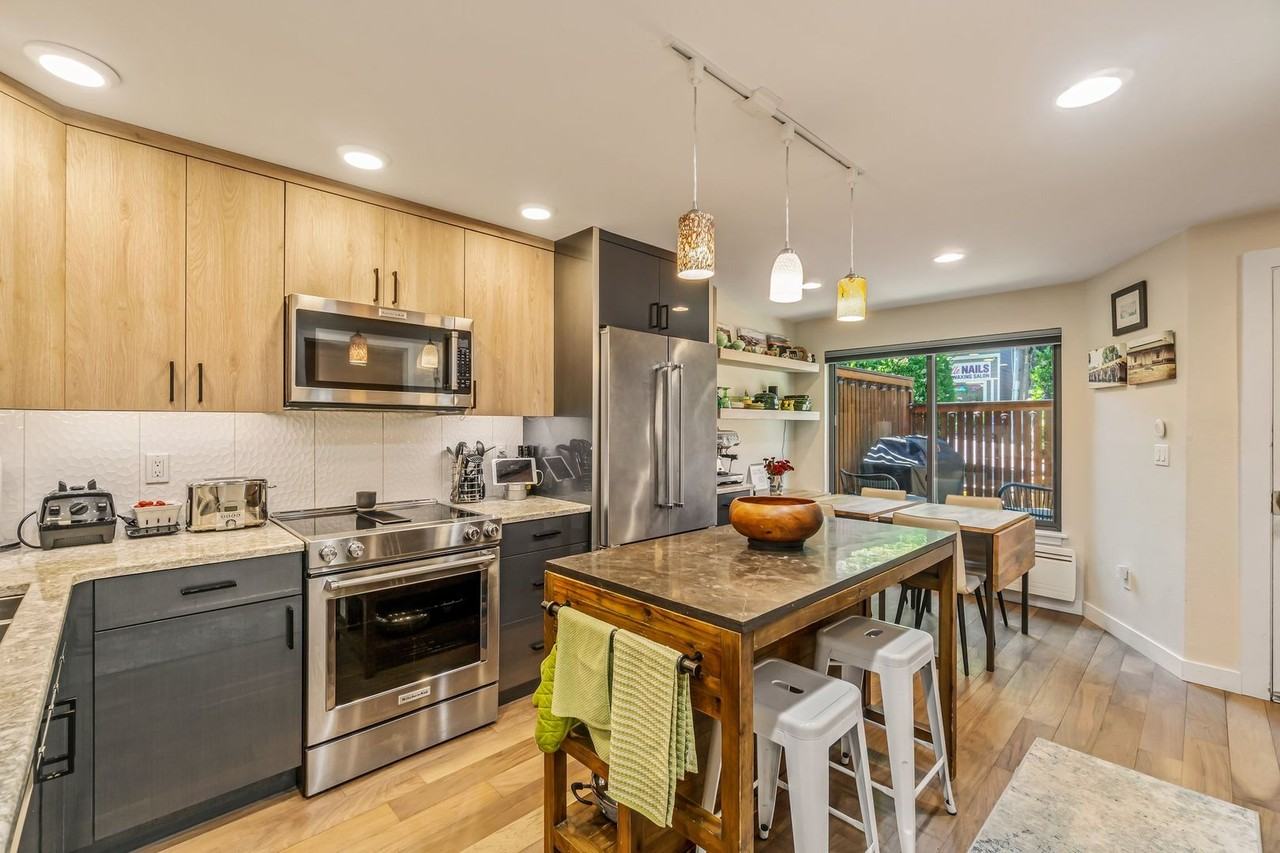 2613 E Madison St - Photo 6 of 22