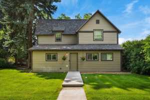 featured image of 215 N Quaw Blvd