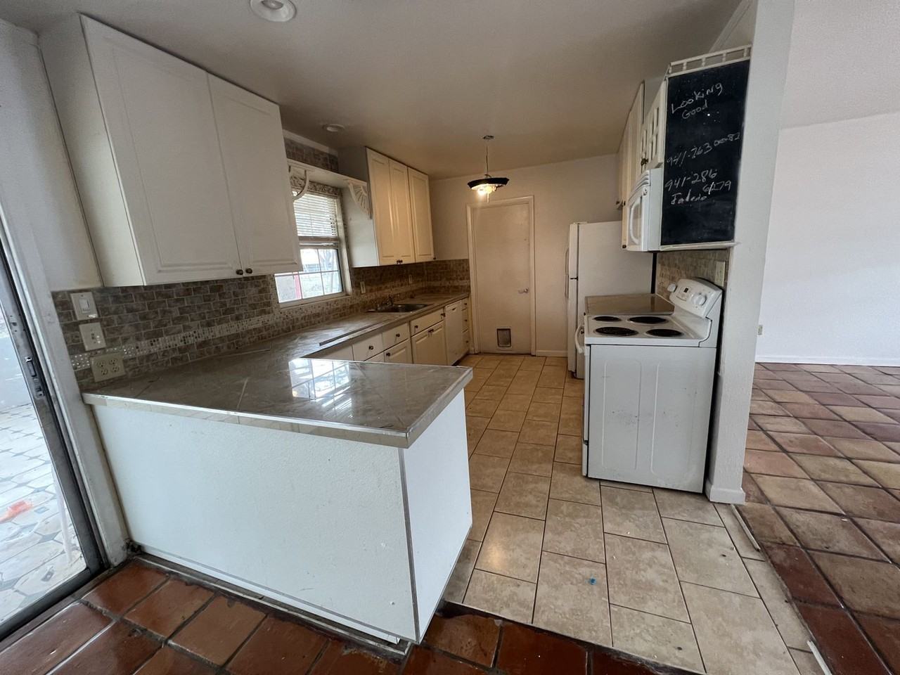 4655 Maraldo Avenue - Photo 4 of 15