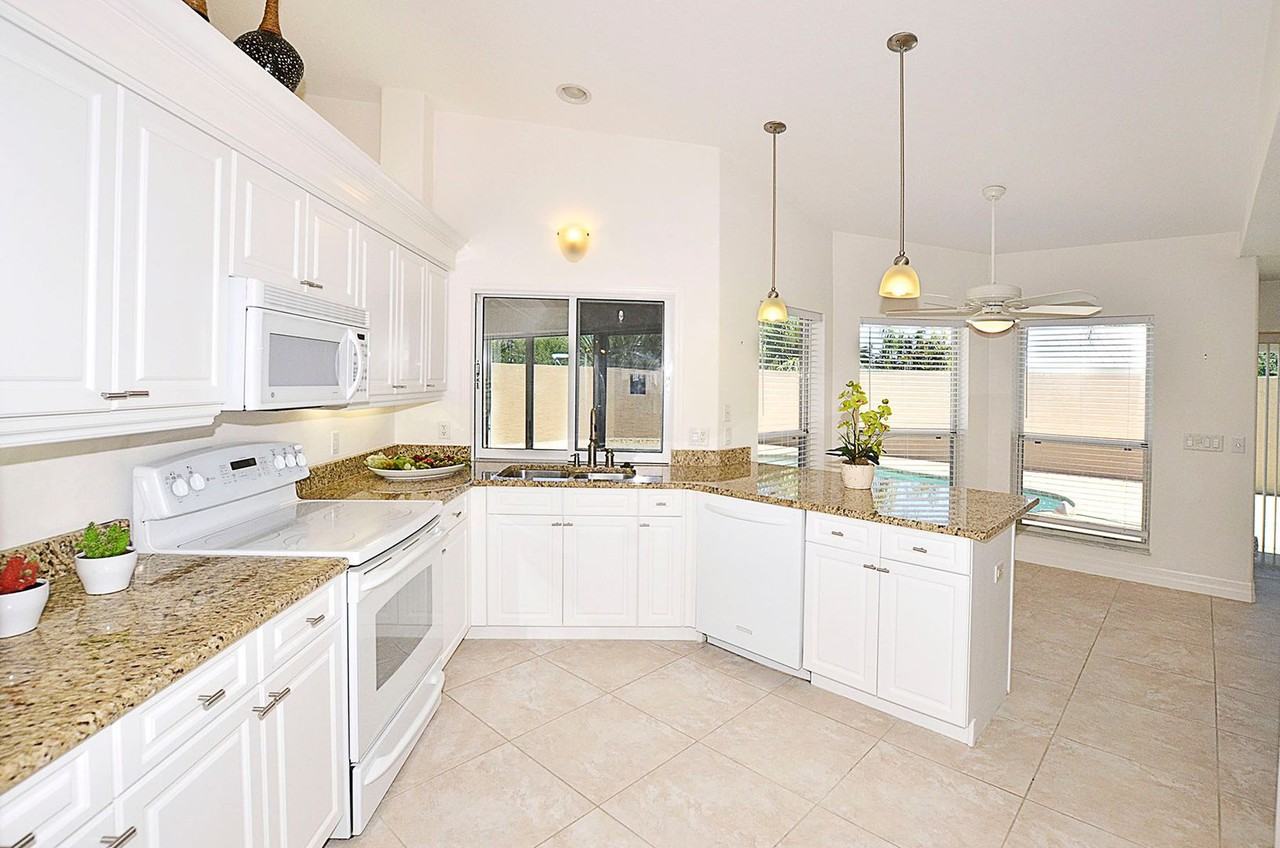 502 Cross Creek Cir - Photo 5 of 50