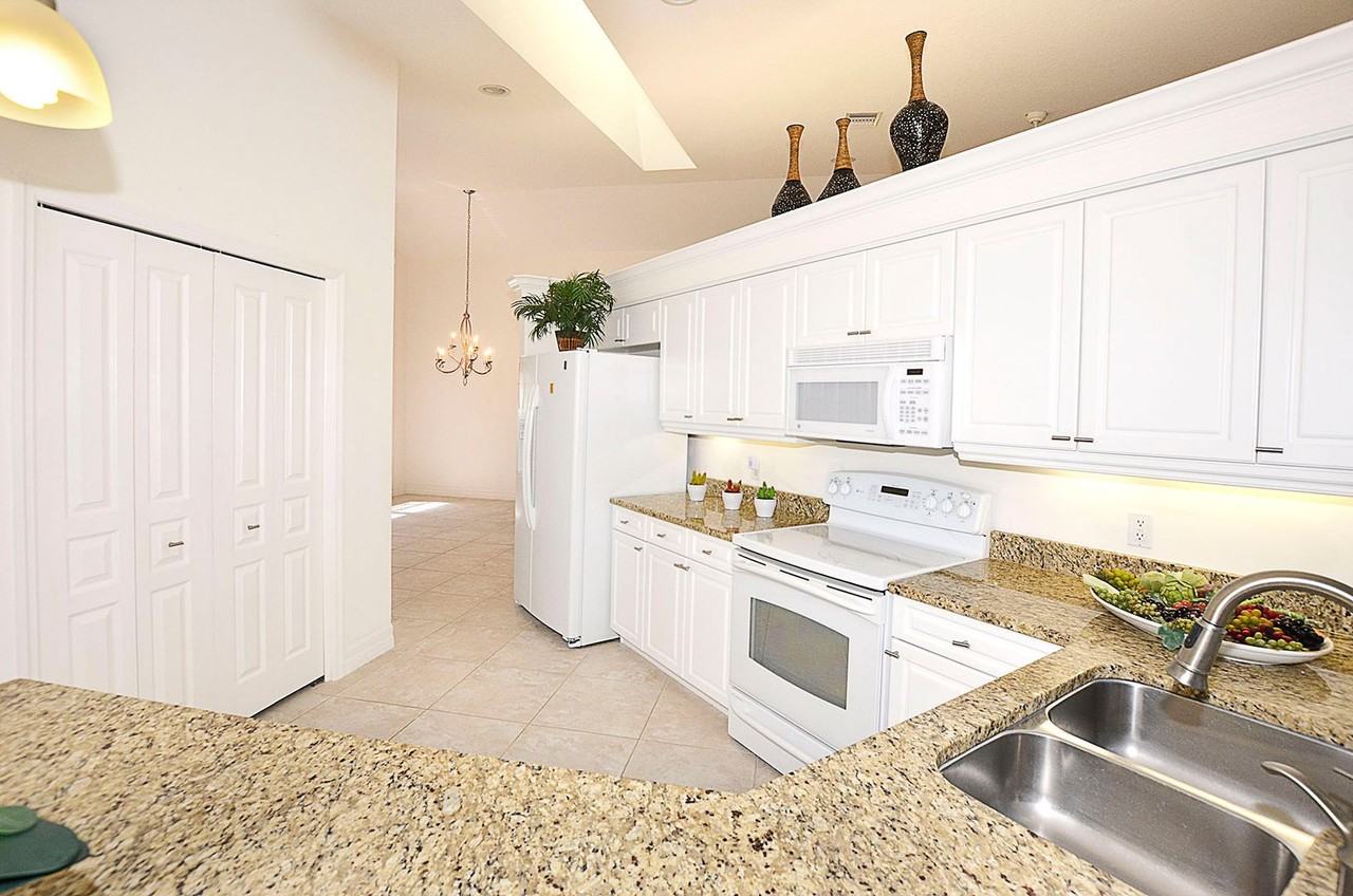 502 Cross Creek Cir - Photo 7 of 50