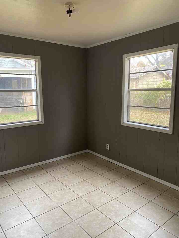 107 N 16th St - Photo 4 of 5