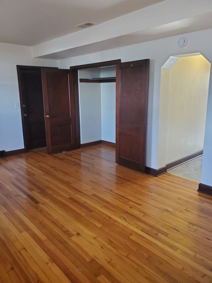 1003 W Locust St - Photo 5 of 21