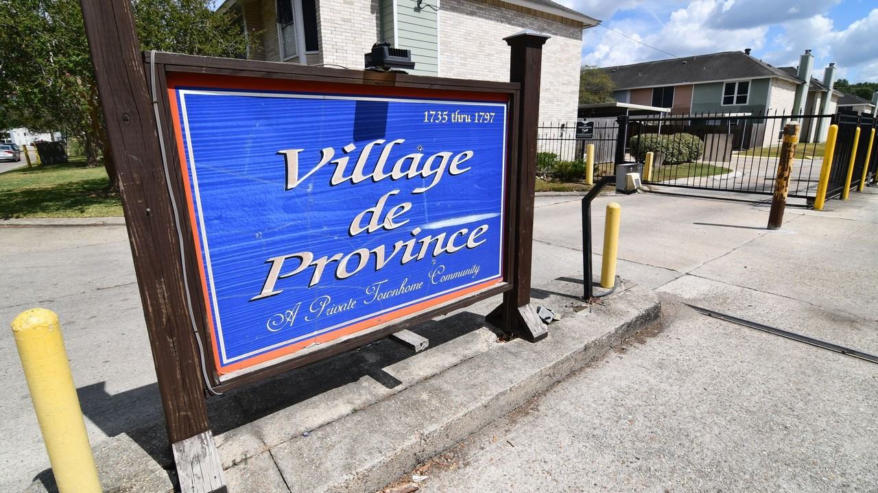 1795 Boulevard De Province - Photo 2 of 32