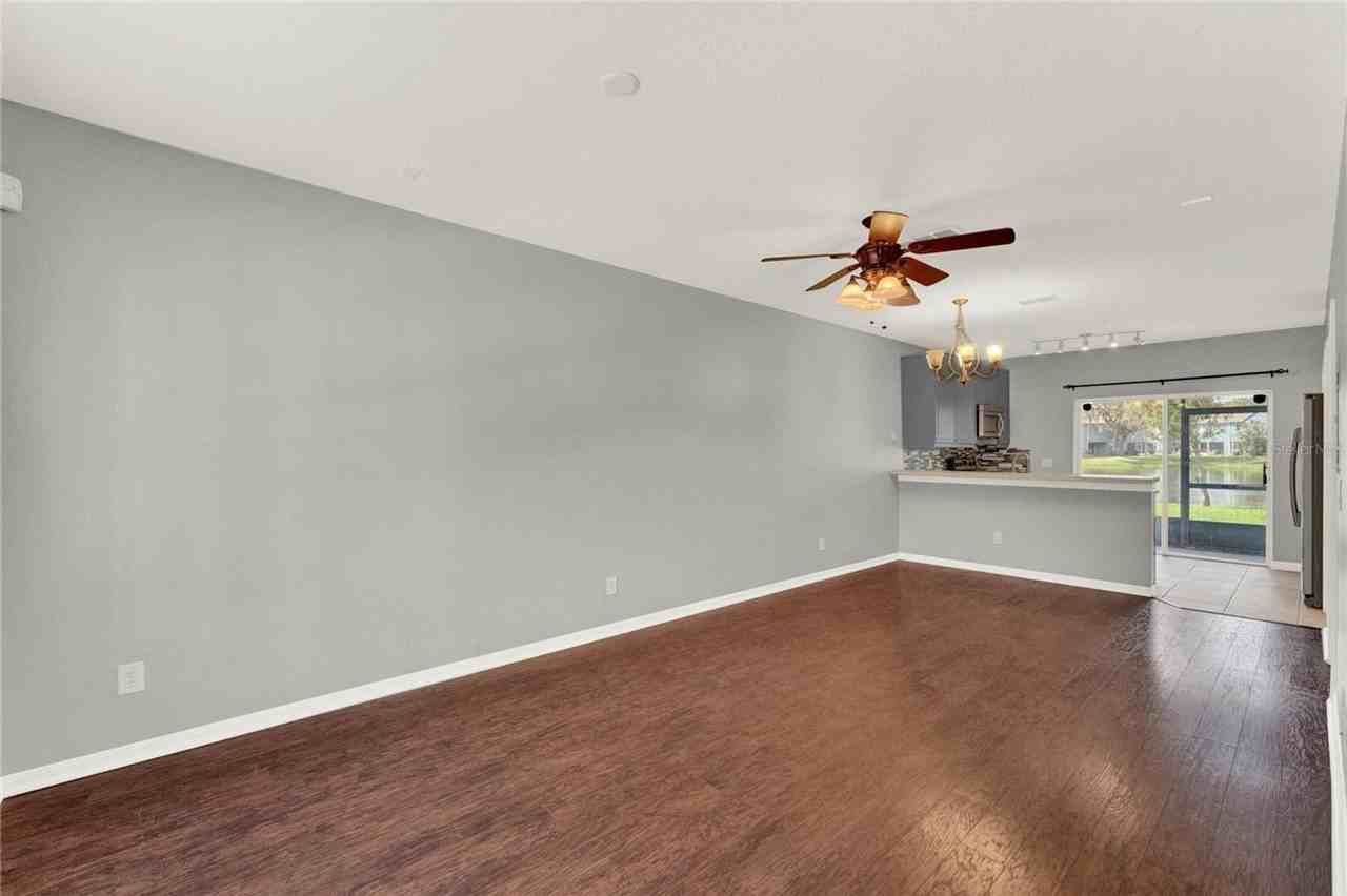 437 Wilton Cir - Photo 4 of 26