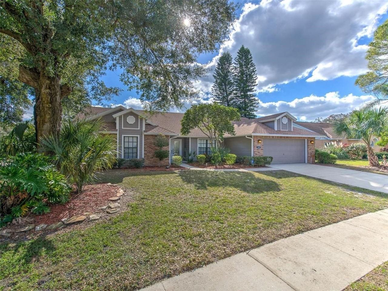 1407 Holleman Dr - Photo 2 of 34