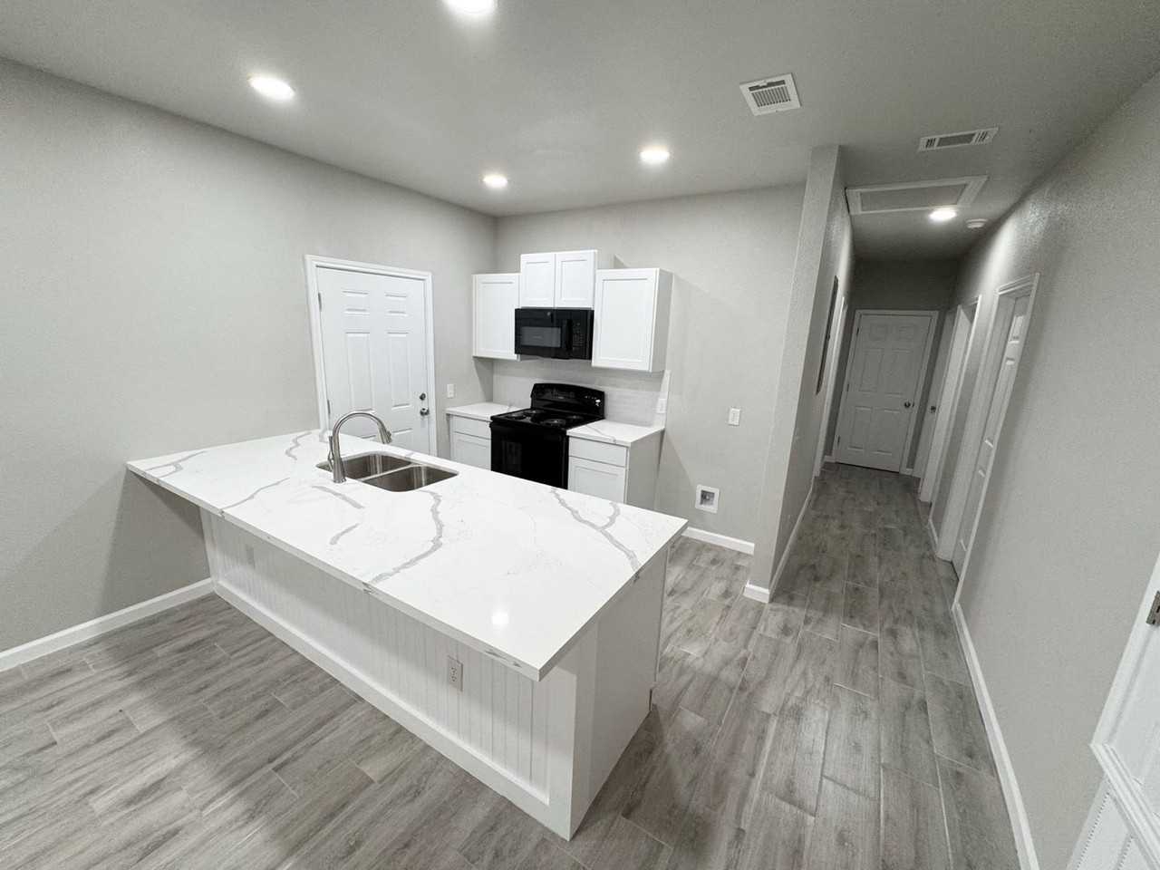 5248 7th St - Photo 3 of 12