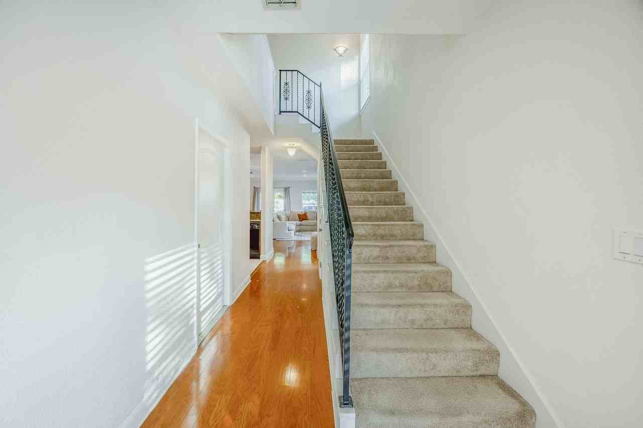 1139 Morris Ave - Photo 3 of 16
