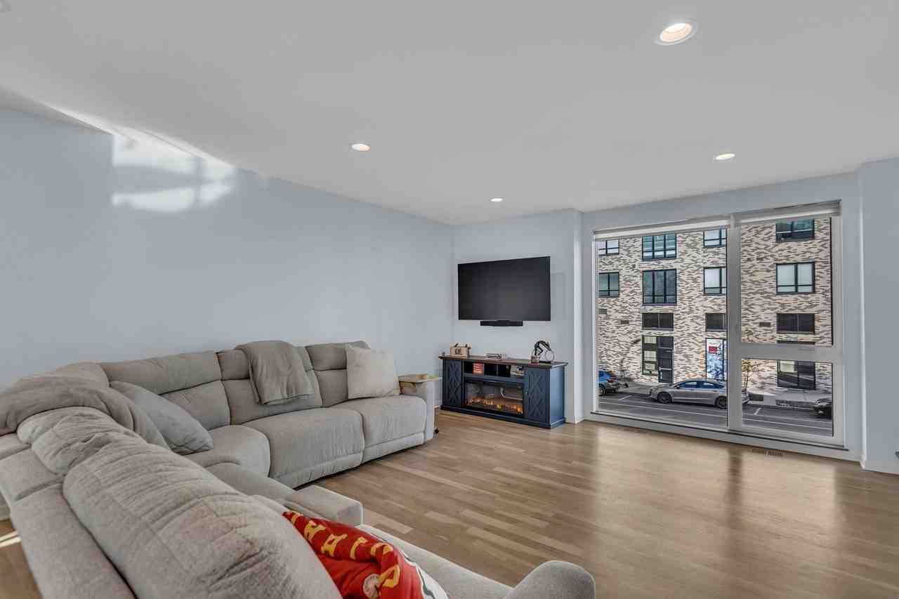 2712 Mcgee Trfy - Photo 4 of 37