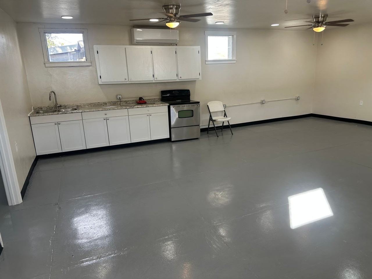 214 Se 22nd Ave - Photo 3 of 5