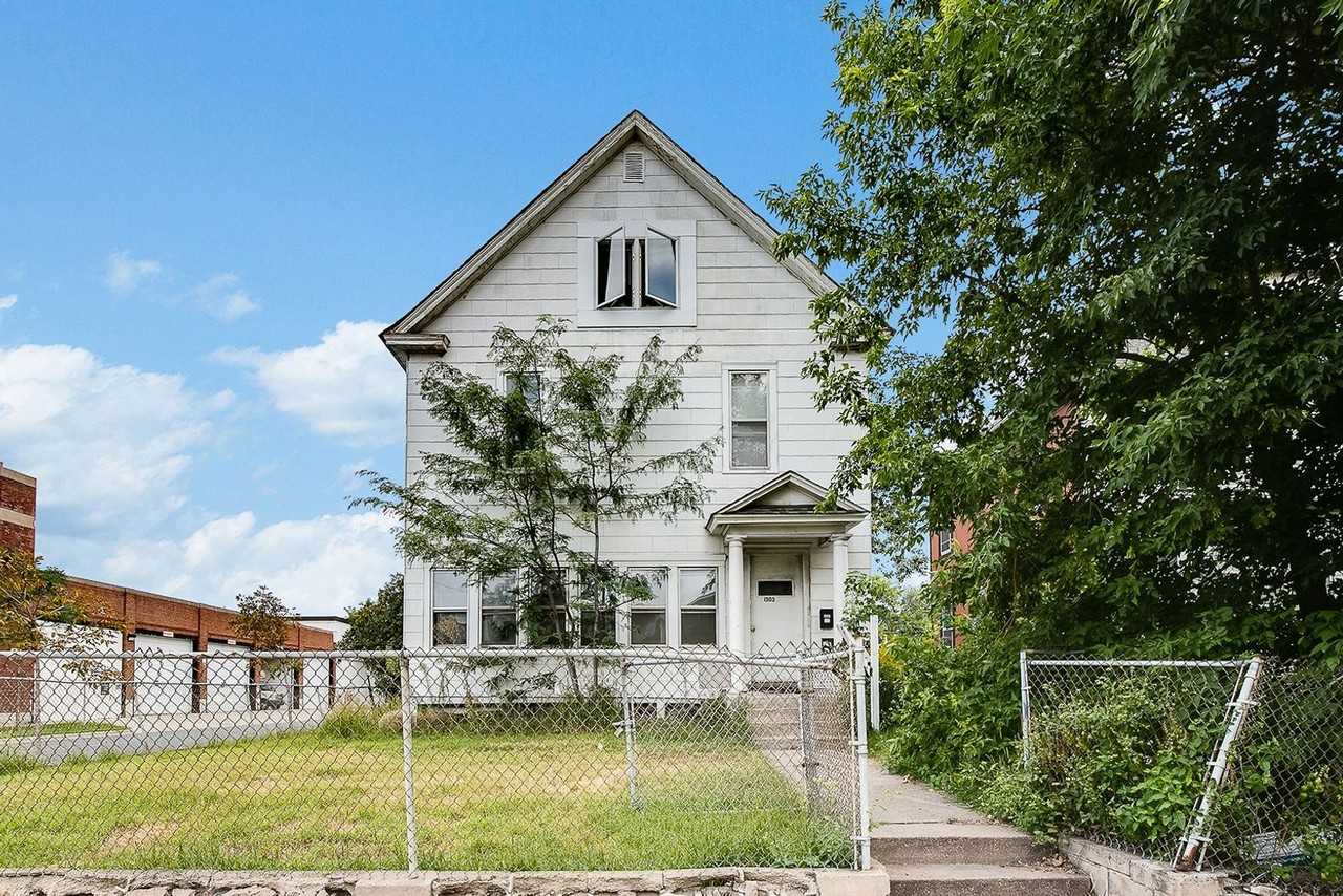 1303-HEN - Photo 5 of 13