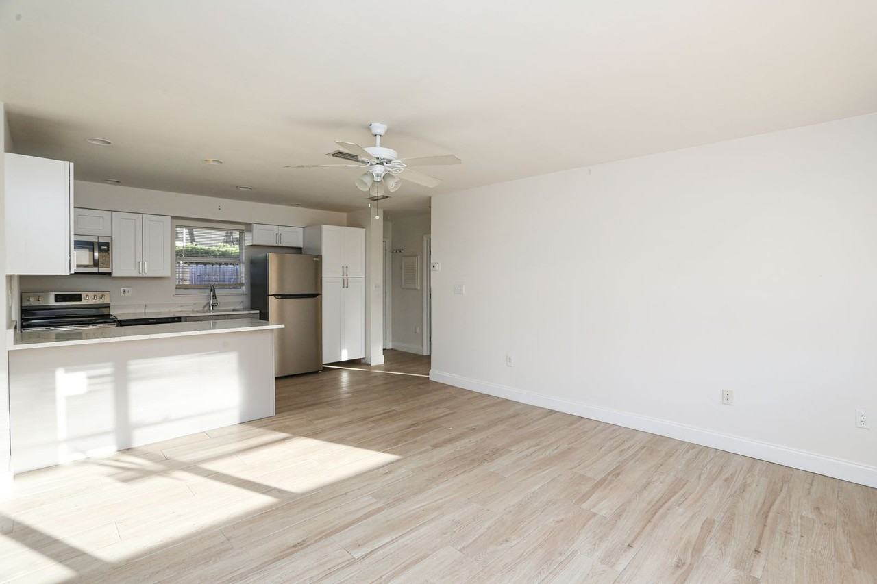 524 97th Ave N #A - Photo 4 of 11