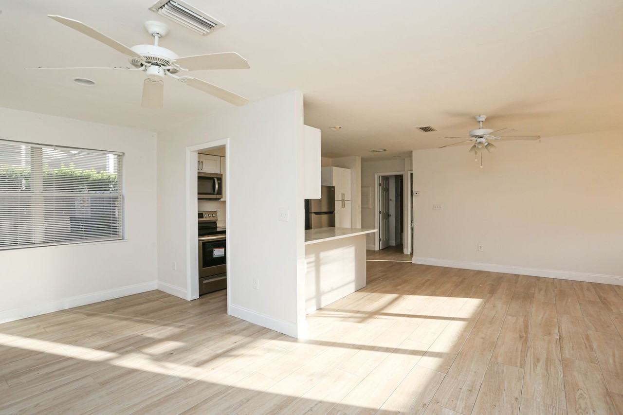 524 97th Ave N #A - Photo 5 of 11