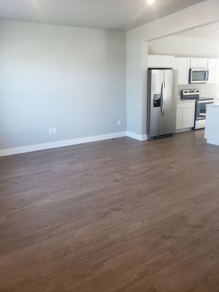 1632 Annas Garden Ln - Photo 3 of 19