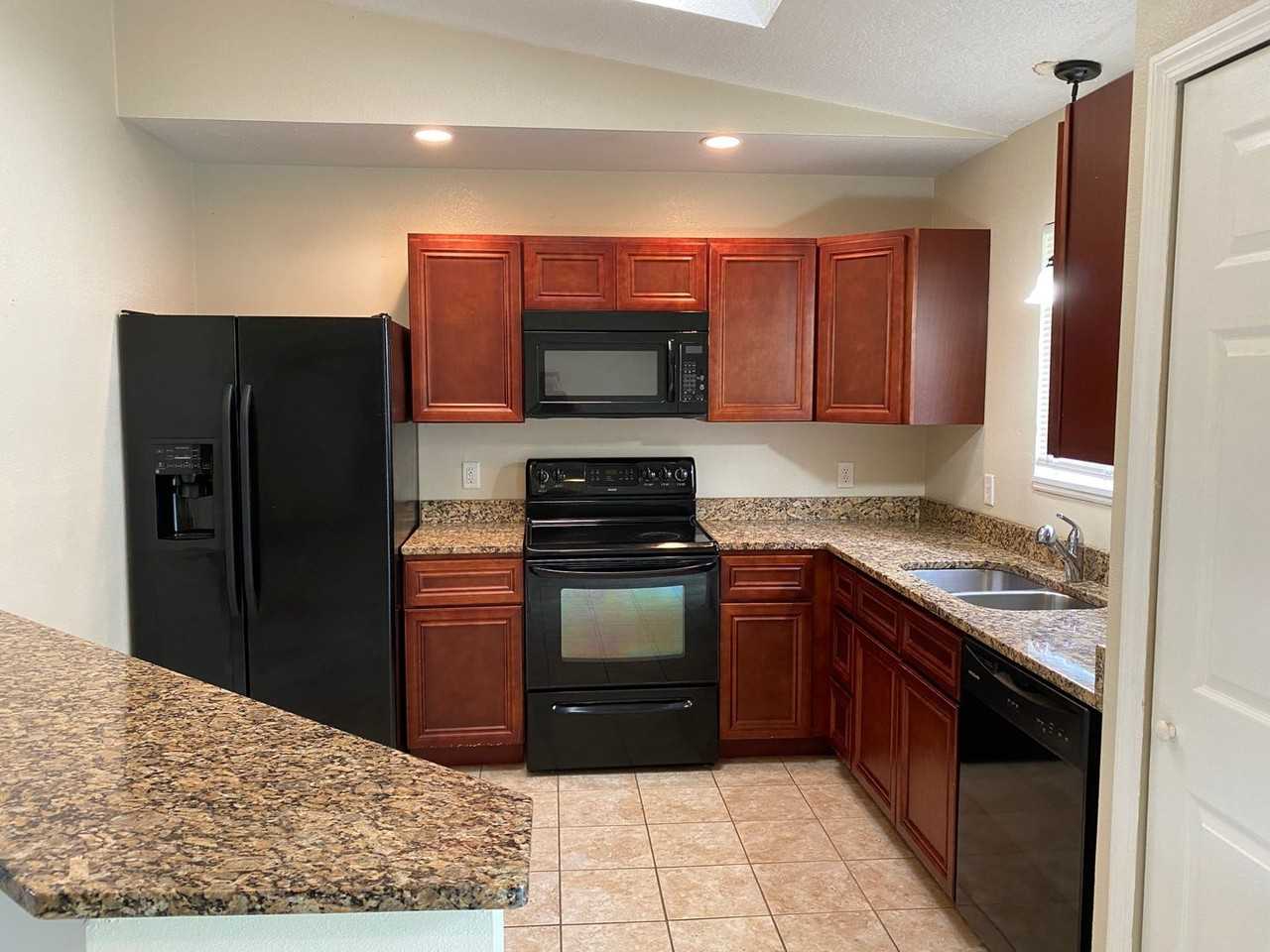 481 Harrington St Sw - Photo 3 of 23