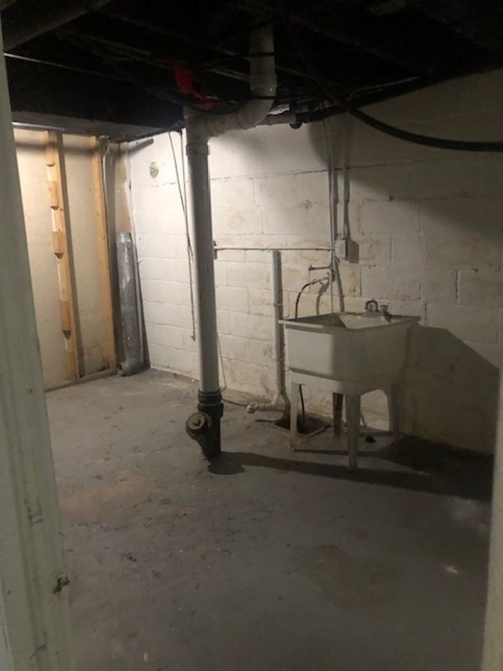 1734 Mansfield Rd - Photo 2 of 14