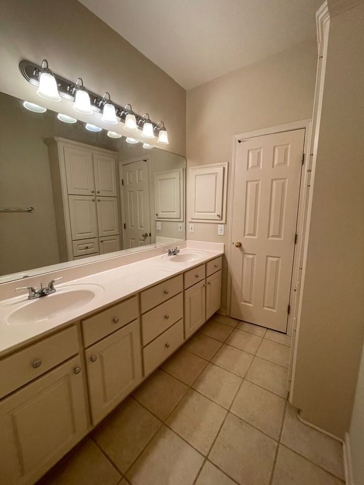 217 Kirkwood Dr - Photo 5 of 9