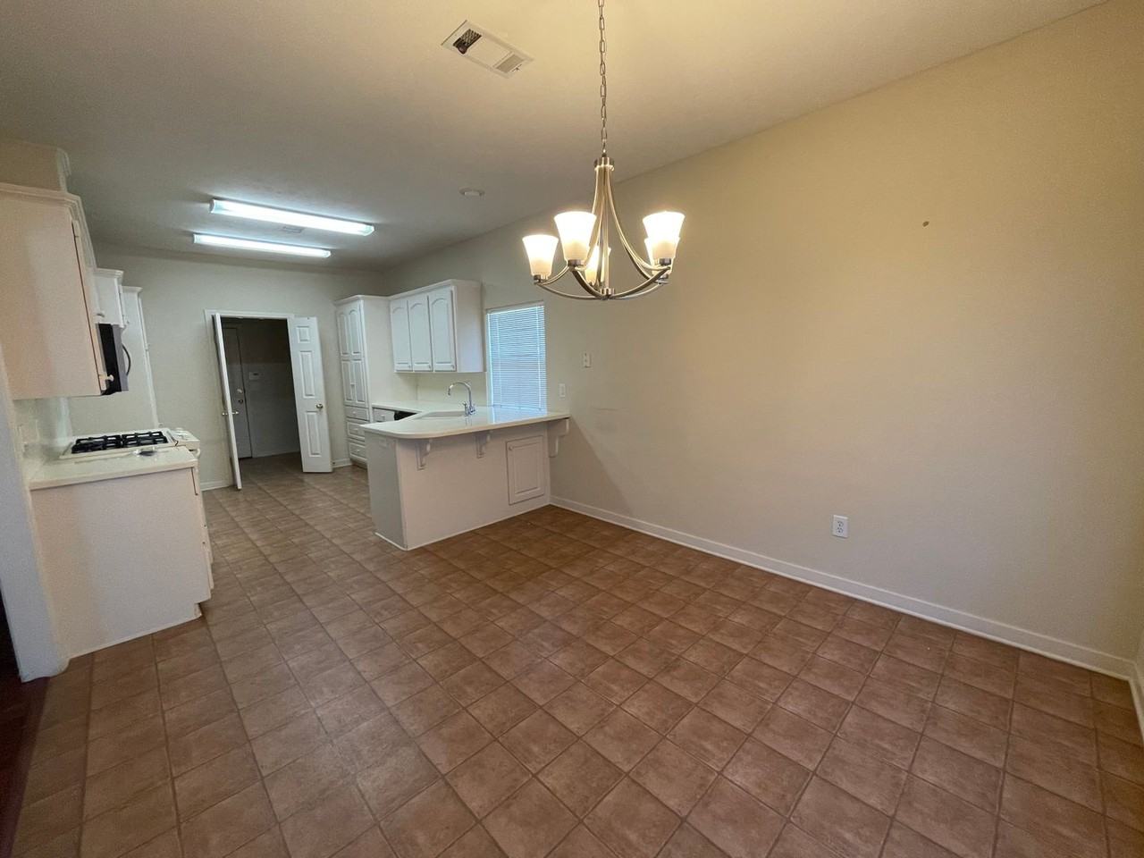 217 Kirkwood Dr - Photo 6 of 9