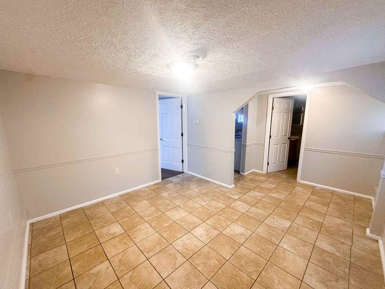 1526 N Sherman Dr - Photo 2 of 16