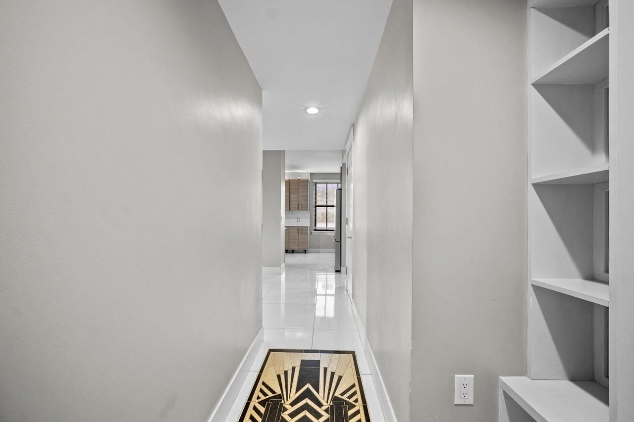 400 Walnut St #301 - Photo 3 of 33