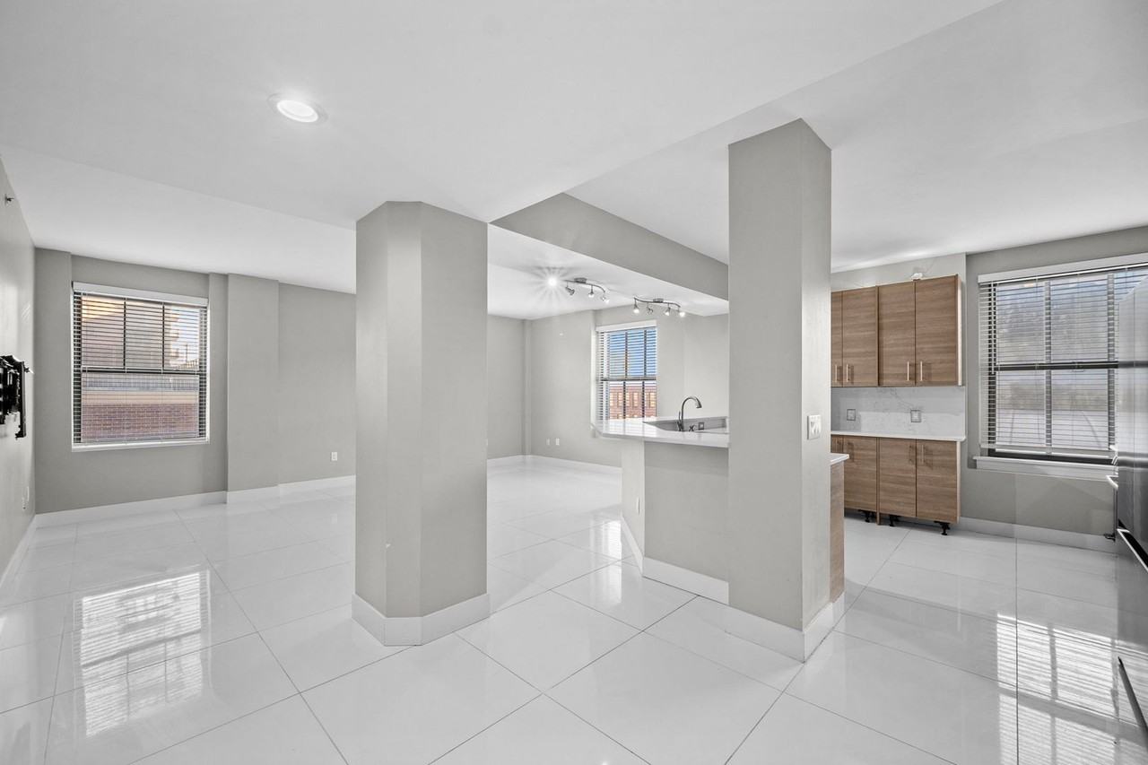 400 Walnut St #301 - Photo 4 of 33