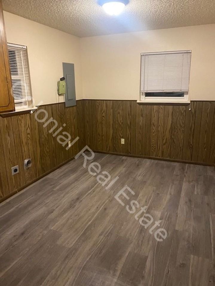 100 Tucker Ave - Photo 5 of 14