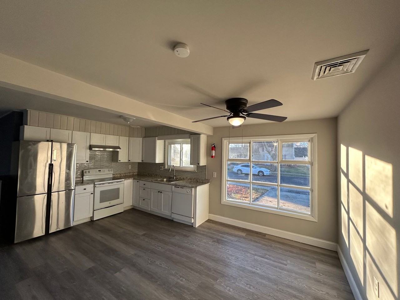 24 Needlepine Ln - Photo 2 of 14