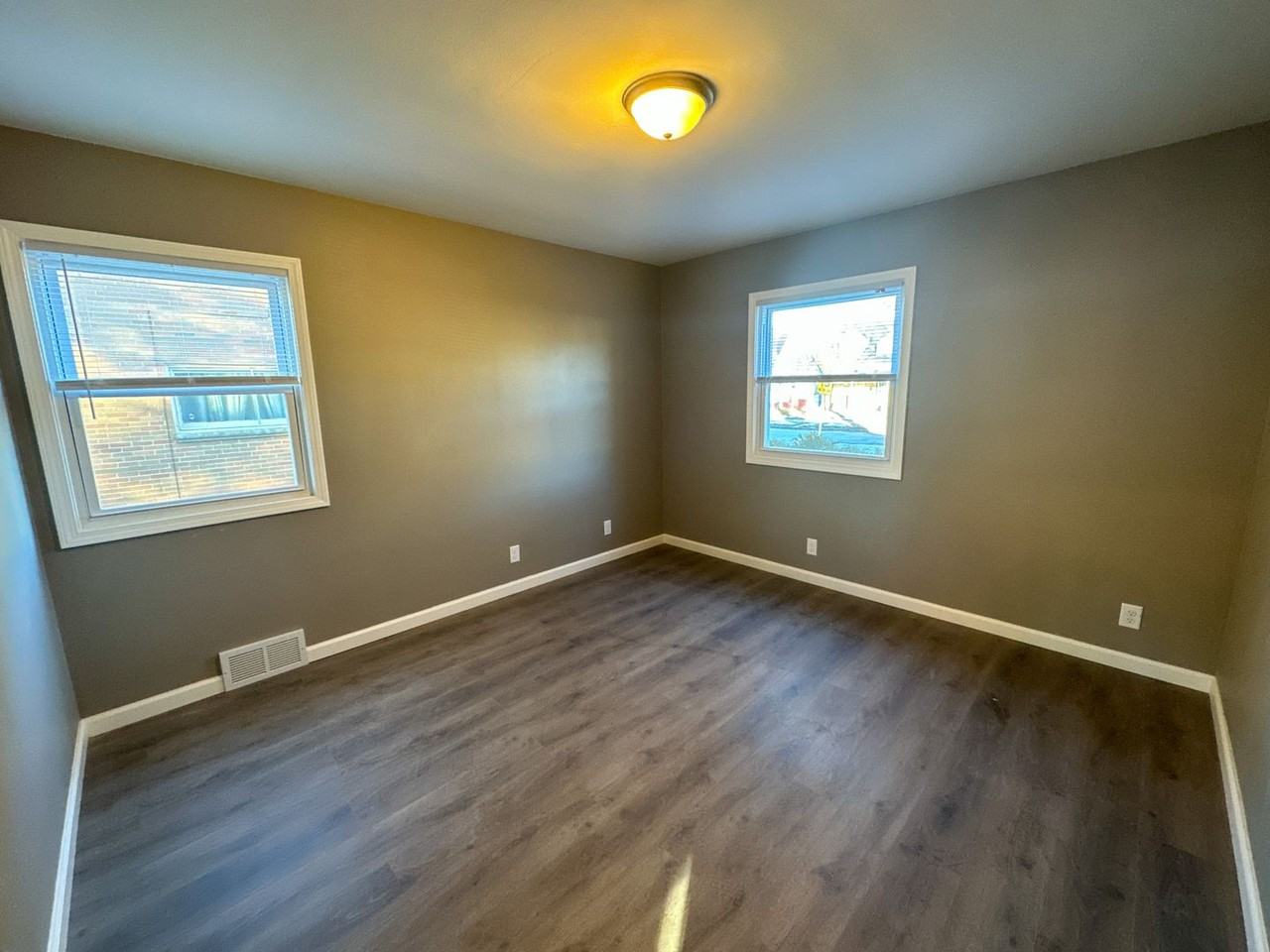 4739 N 19th Pl - Photo 7 of 10