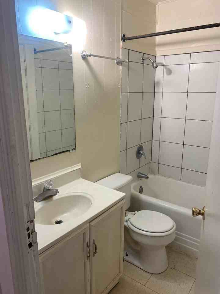 2322 14th St - Photo 5 of 7