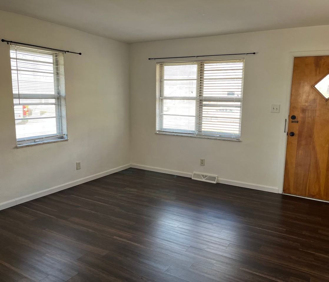 1314 Virginia Ave - Photo 2 of 11