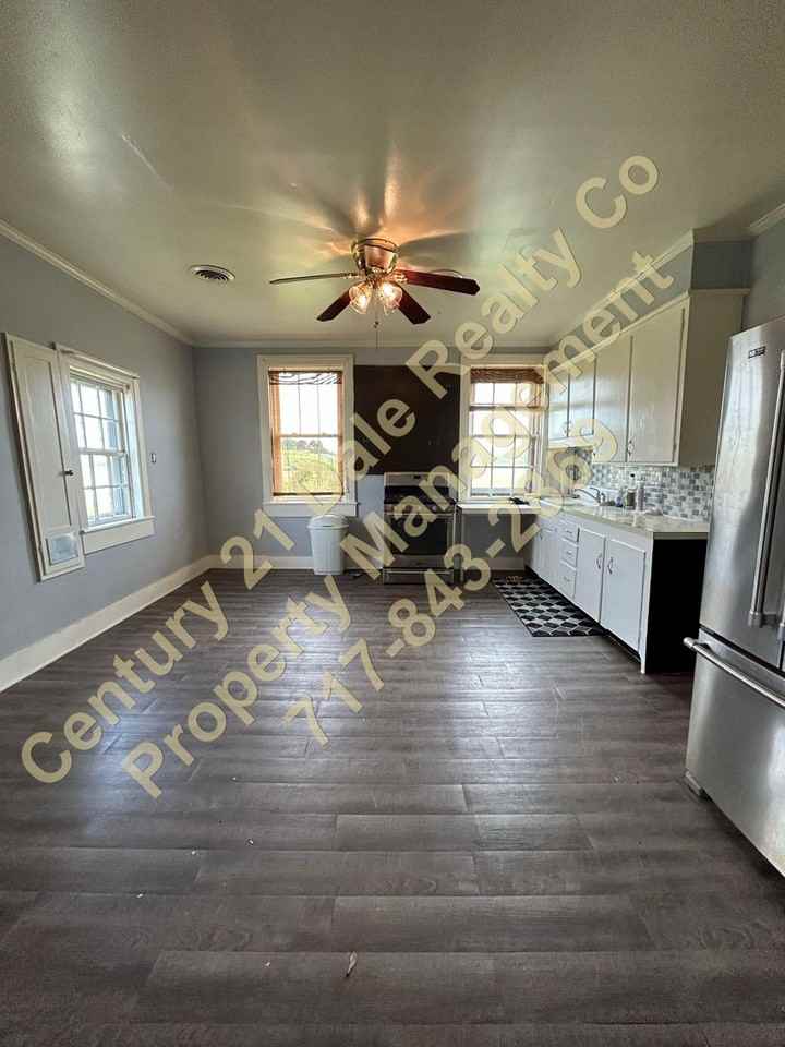 121 Throne Rd 2nd Fl - Photo 3 of 16