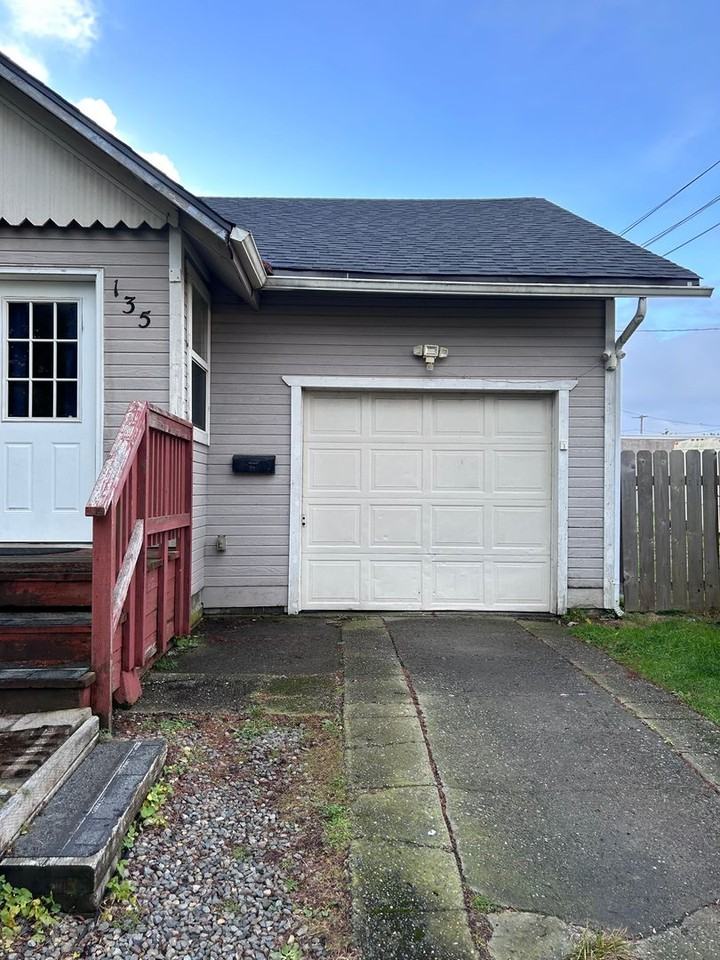 135 N Marple St - Photo 2 of 15