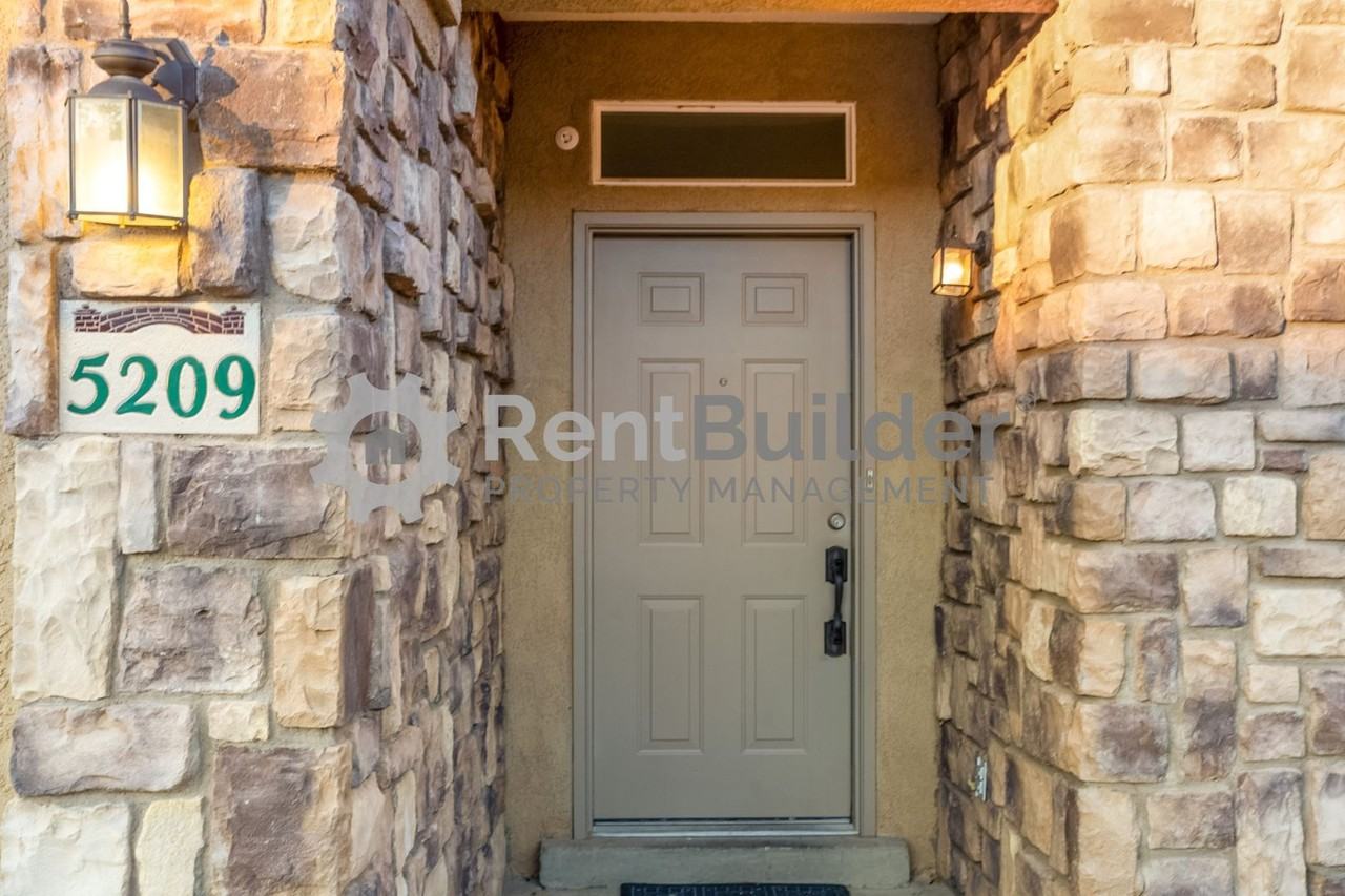 5209 Stone Mountain Pl Nw - Photo 3 of 29