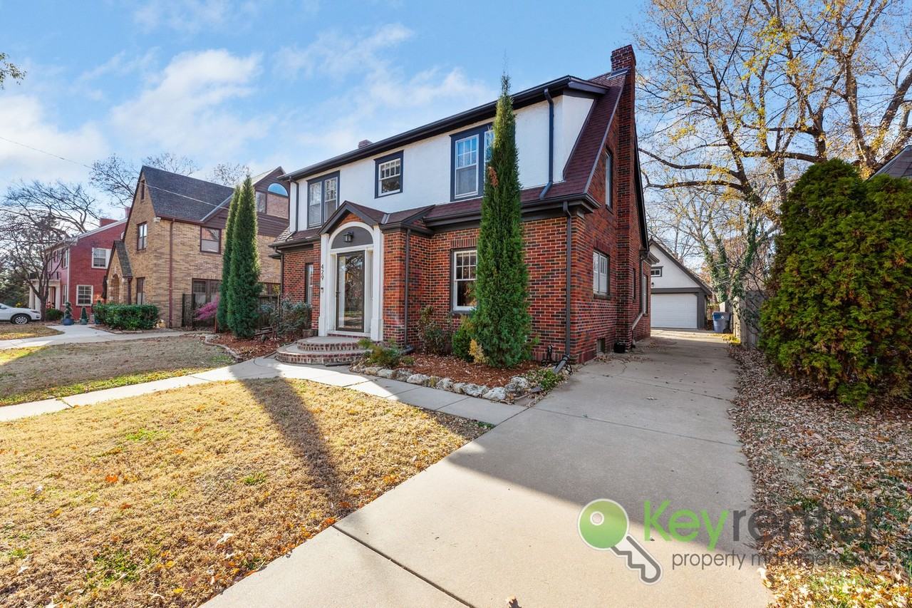 429 S Terrace Dr - Photo 3 of 40