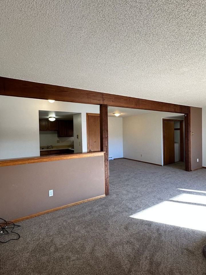 759 W 24th St - Photo 3 of 18