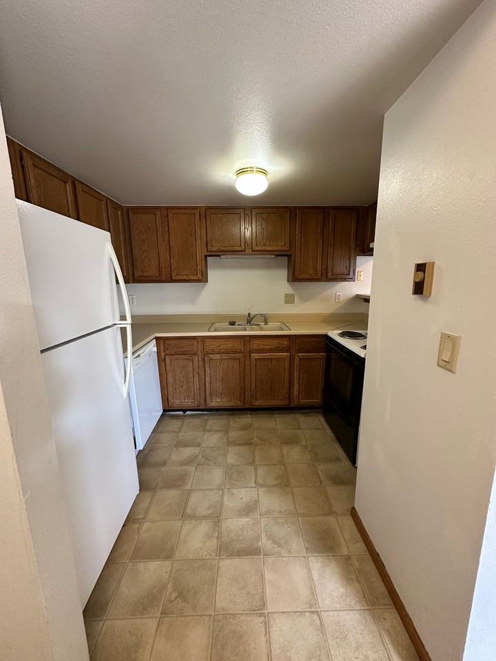 759 W 24th St - Photo 4 of 18