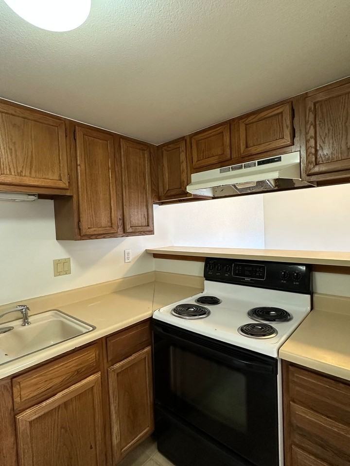 759 W 24th St - Photo 5 of 18