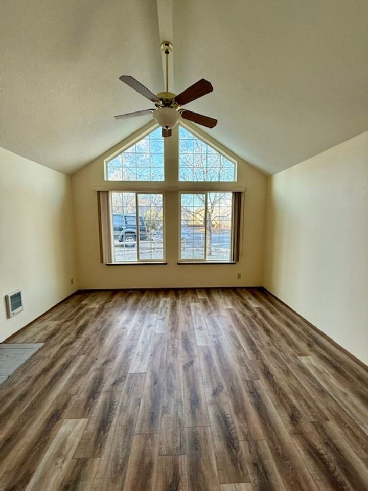 2082 Ne Veronica Ln - Photo 2 of 27