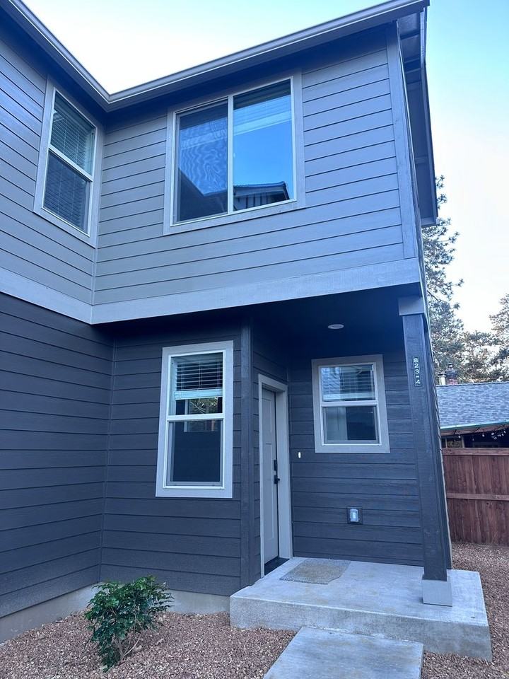 823 Se 5th St #4 - Photo 2 of 16