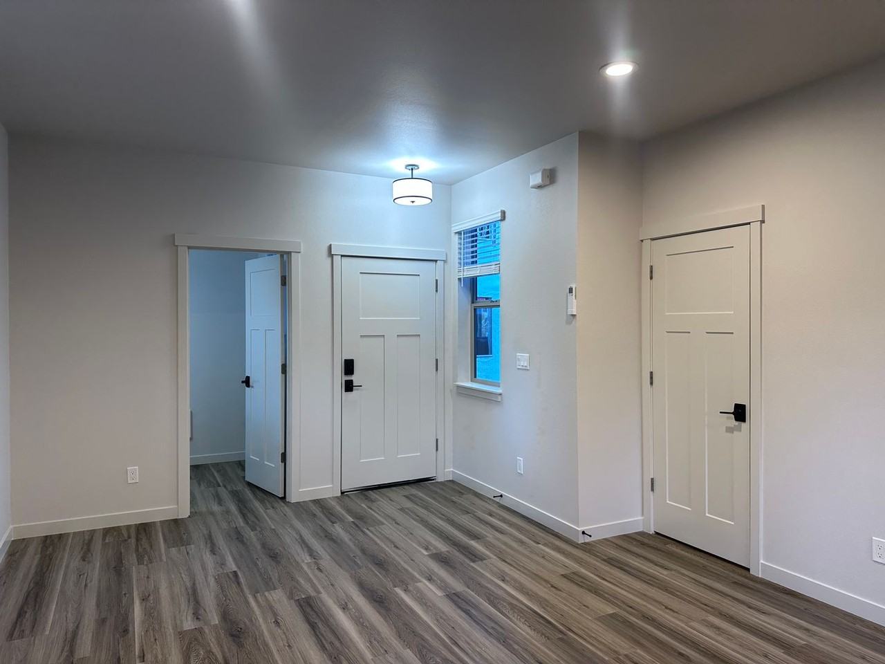 823 Se 5th St #4 - Photo 3 of 16