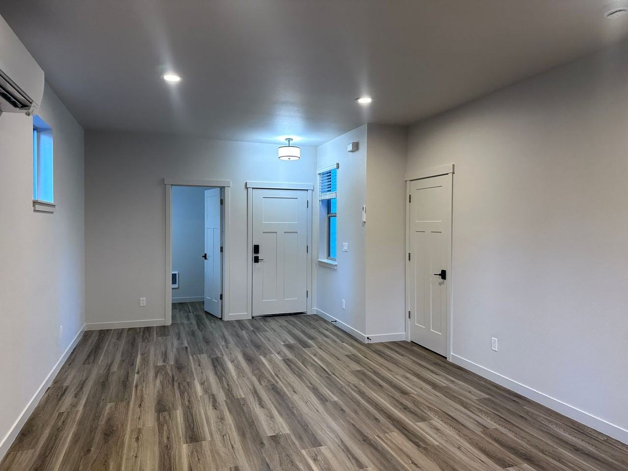 823 Se 5th St #4 - Photo 4 of 16