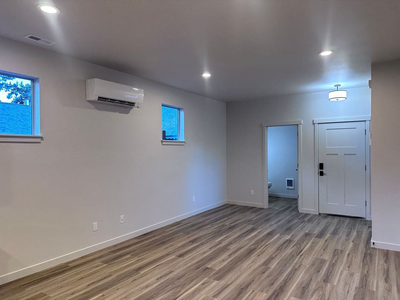 823 Se 5th St #4 - Photo 5 of 16