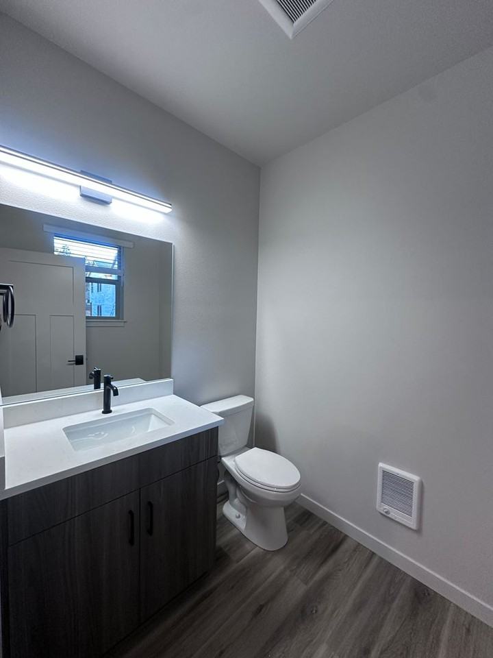 823 Se 5th St #4 - Photo 6 of 16