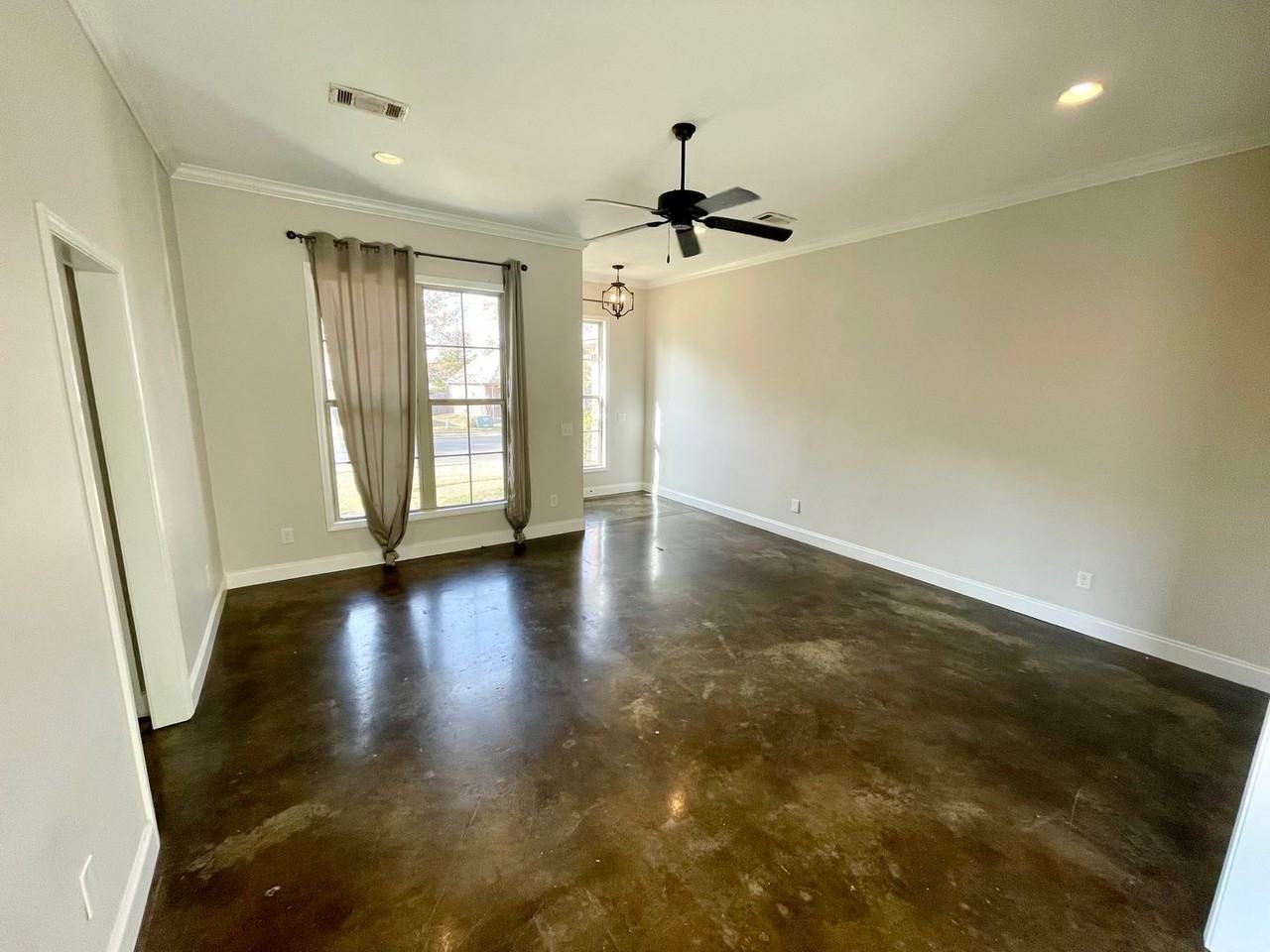 106 Harvey Cir - Photo 2 of 15