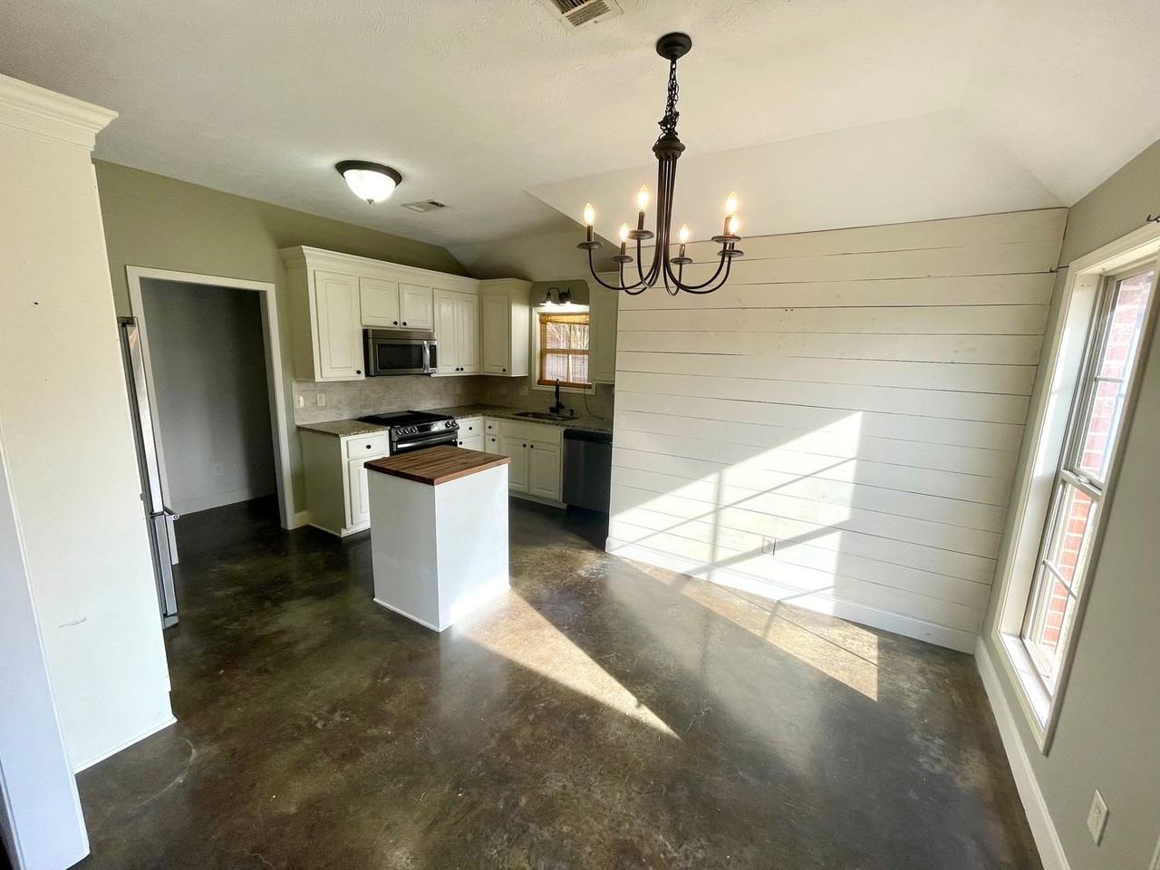 106 Harvey Cir - Photo 3 of 15