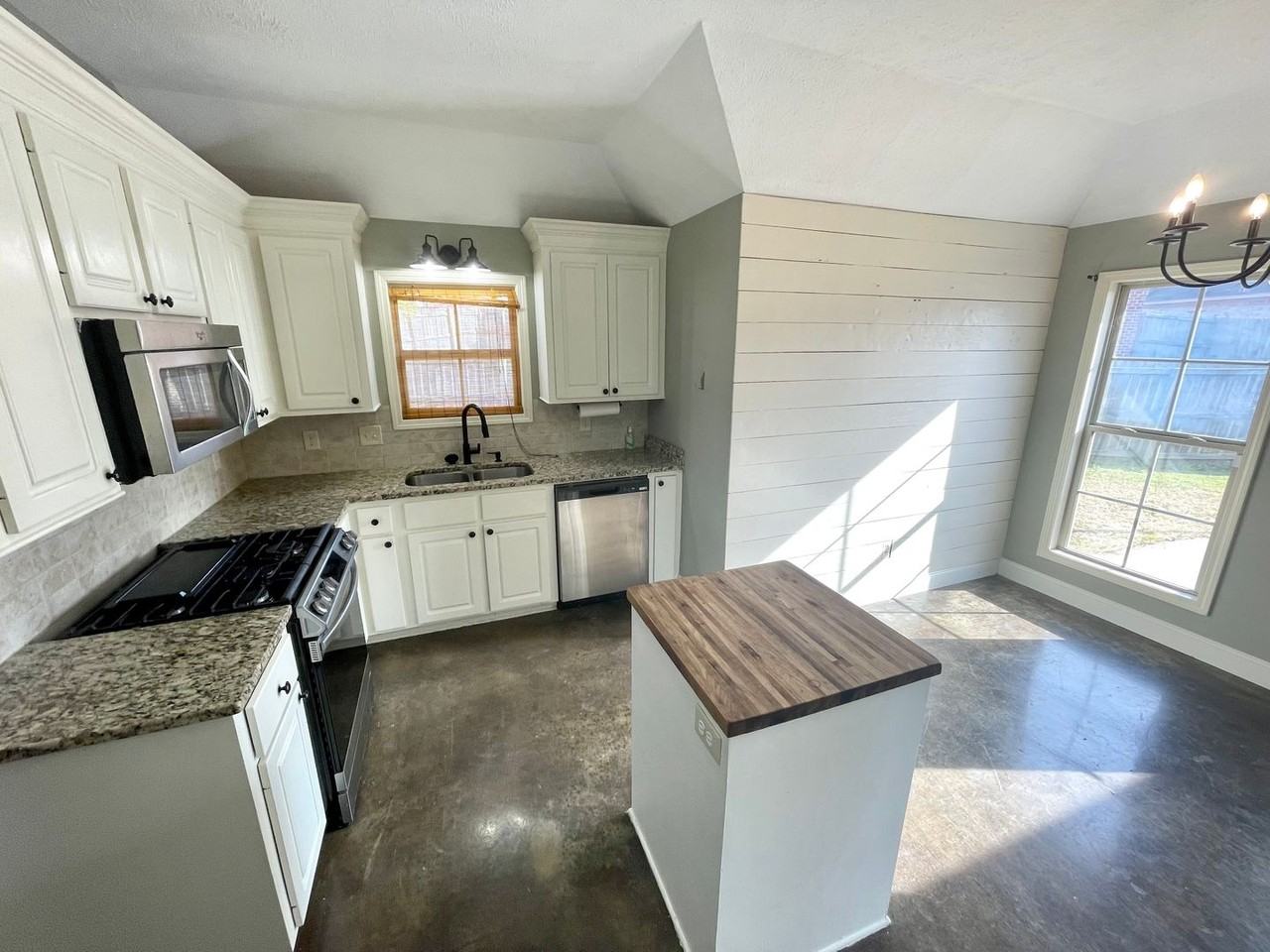 106 Harvey Cir - Photo 4 of 15