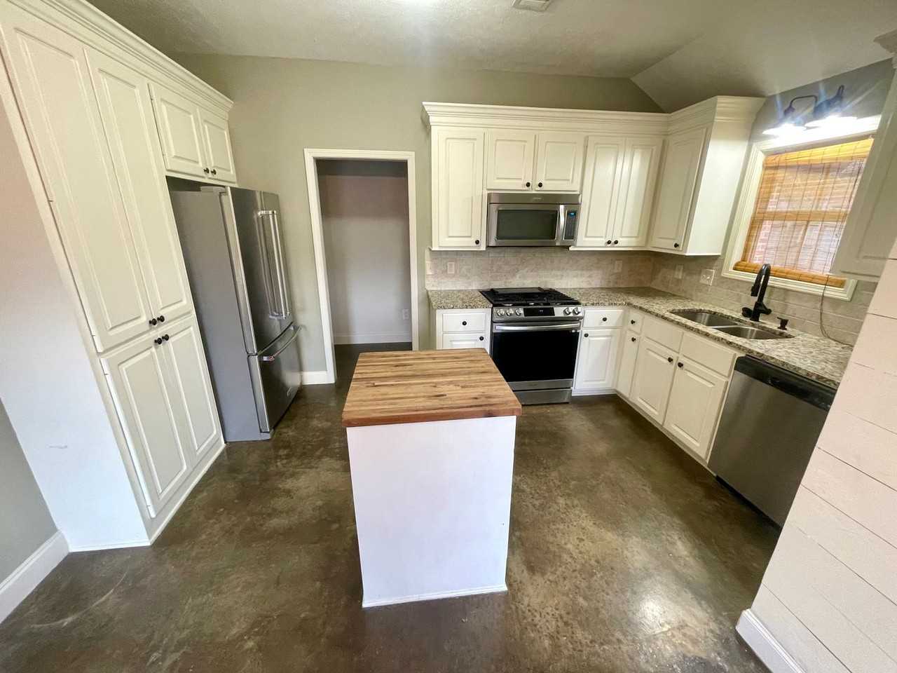 106 Harvey Cir - Photo 5 of 15