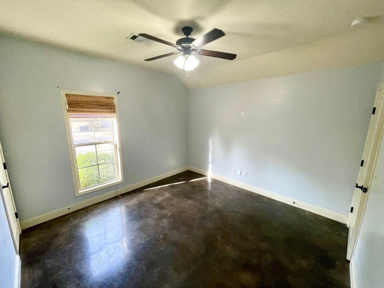 106 Harvey Cir - Photo 7 of 15