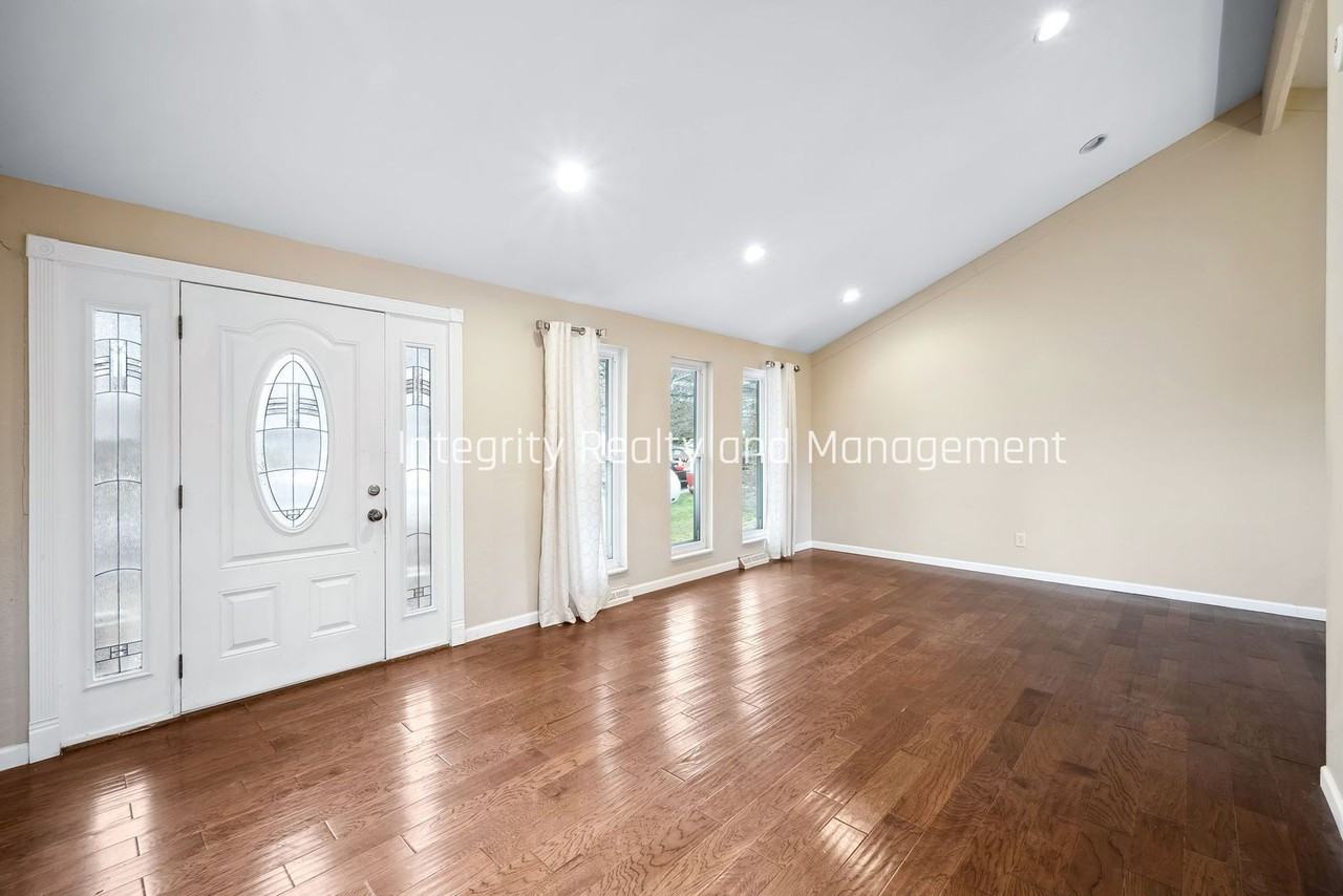 5649 S Kingston Way - Photo 3 of 30